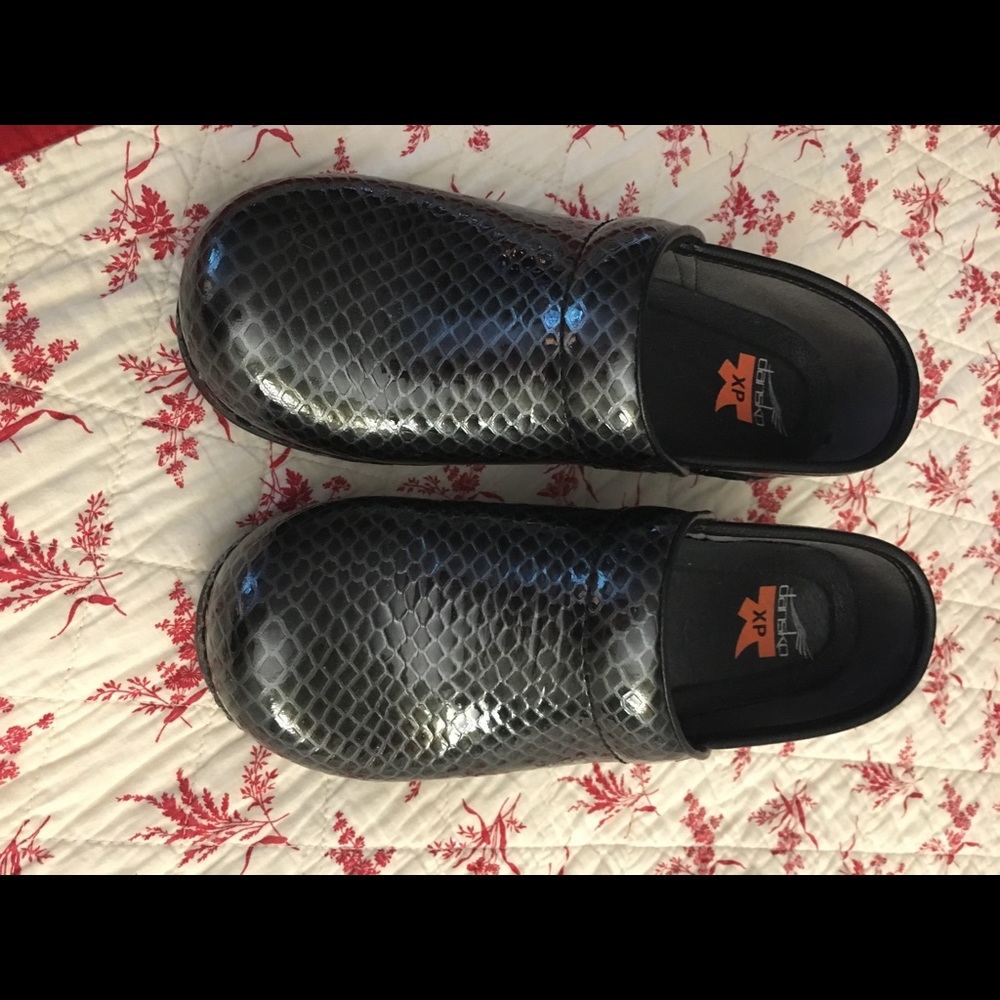 Dansco Size 37 (women’s 7 Us)